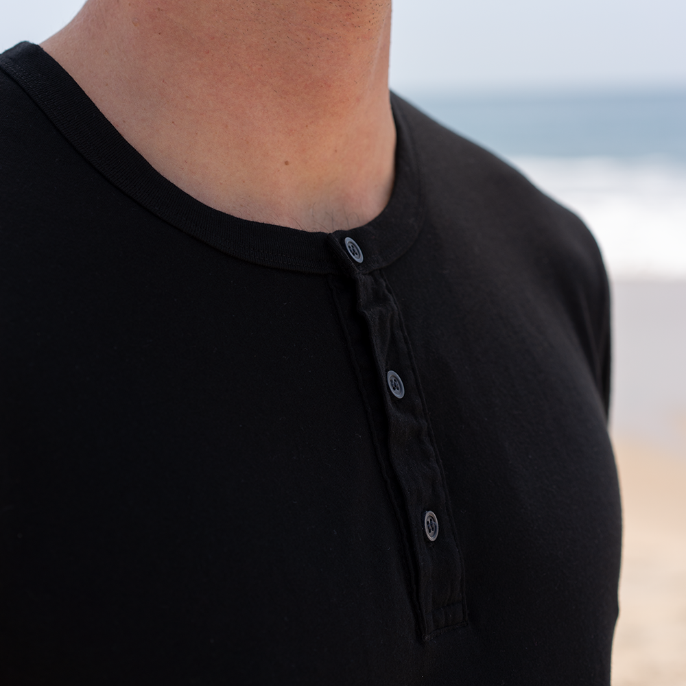 #color_black organic cotton Short Sleeve Henley Curved Hem close-view